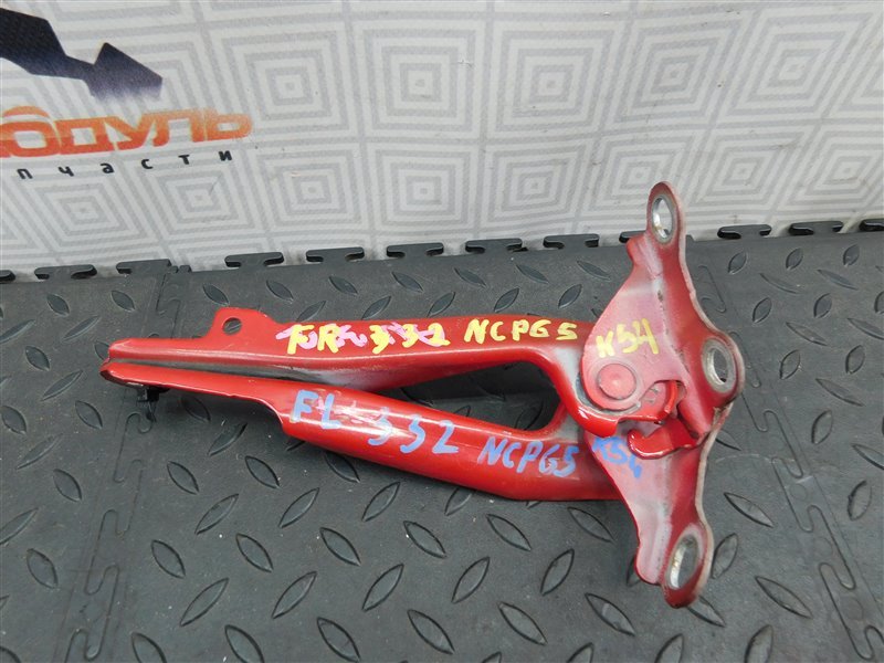 Петля капота TOYOTA IST NCP65-0020494 1NZ-FE 2003 (б/у)