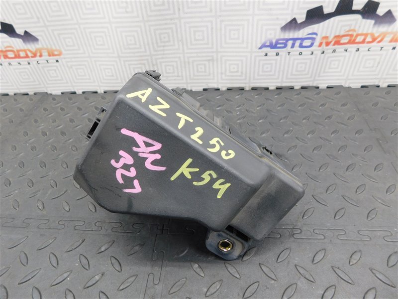 Блок предохранителей TOYOTA AVENSIS AZT250-0003009 1AZ-FSE 2004 (б/у)