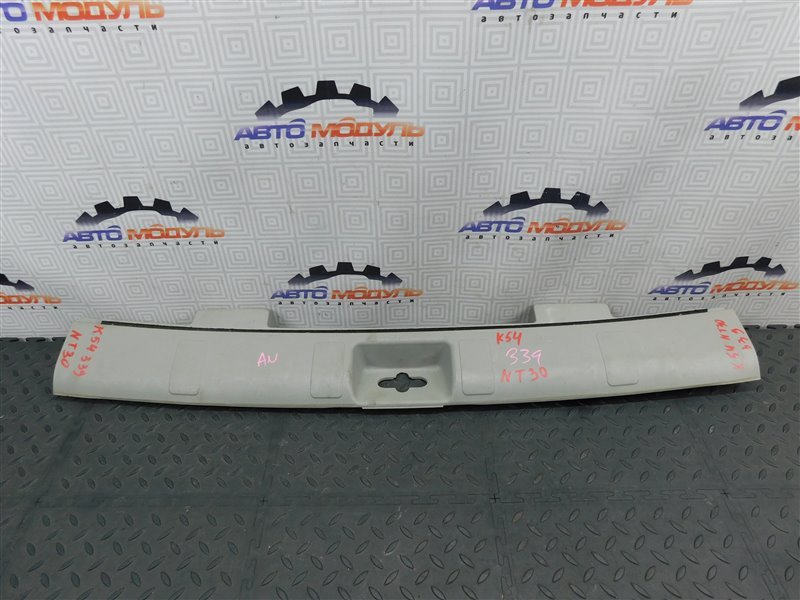 Накладка замка багажника NISSAN X-TRAIL NT30-046544 QR20-DE 2002 задняя (б/у)
