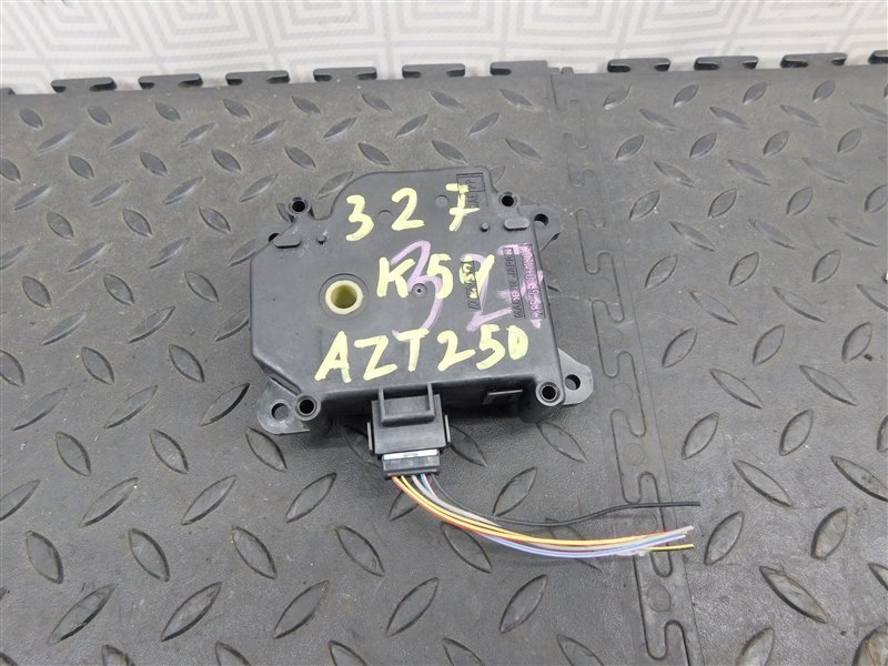 Сервопривод заслонок печки TOYOTA AVENSIS AZT250-0003009 1AZ-FSE 2004 (б/у)