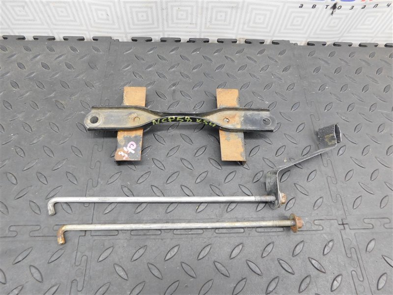 Крепление аккумулятора TOYOTA PROBOX NCP58-0063949 1NZ-FE 2008 (б/у)