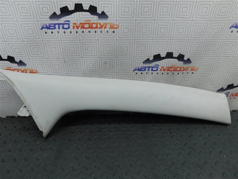 Накладка на стойку кузова TOYOTA IST NCP60-0141247 2NZ-FE 2004 правая (б/у)