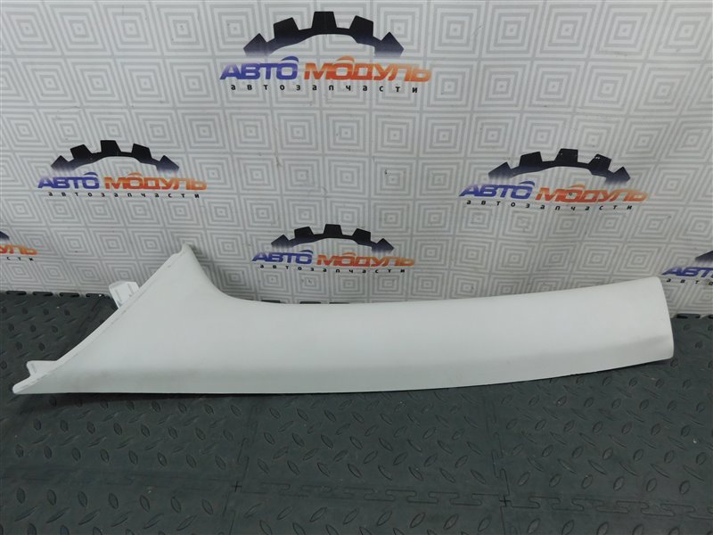 Накладка на стойку кузова TOYOTA IST NCP60-0141247 2NZ-FE 2004 левая (б/у)