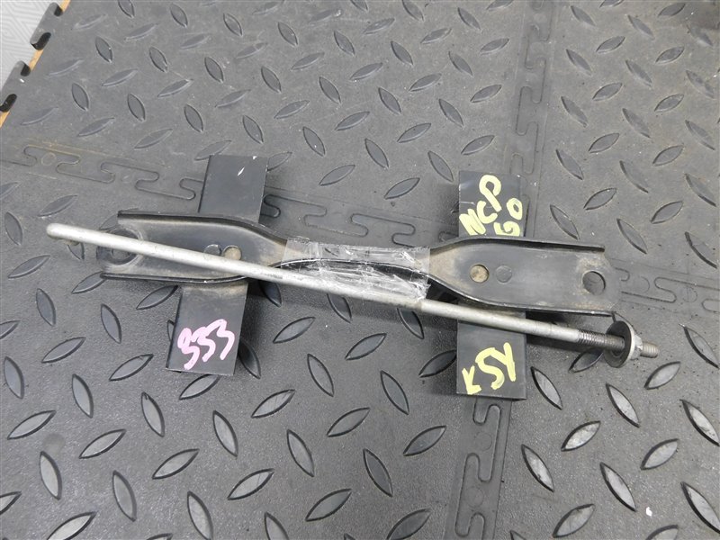 Крепление аккумулятора TOYOTA IST NCP60-0141247 2NZ-FE 2004 (б/у)