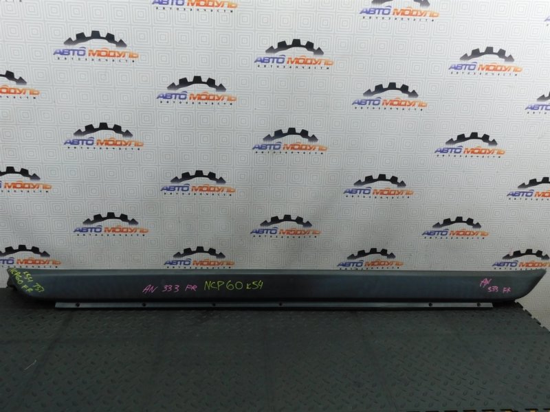 Накладка на порог TOYOTA IST NCP60-0141247 2NZ-FE 2004 правая (б/у)