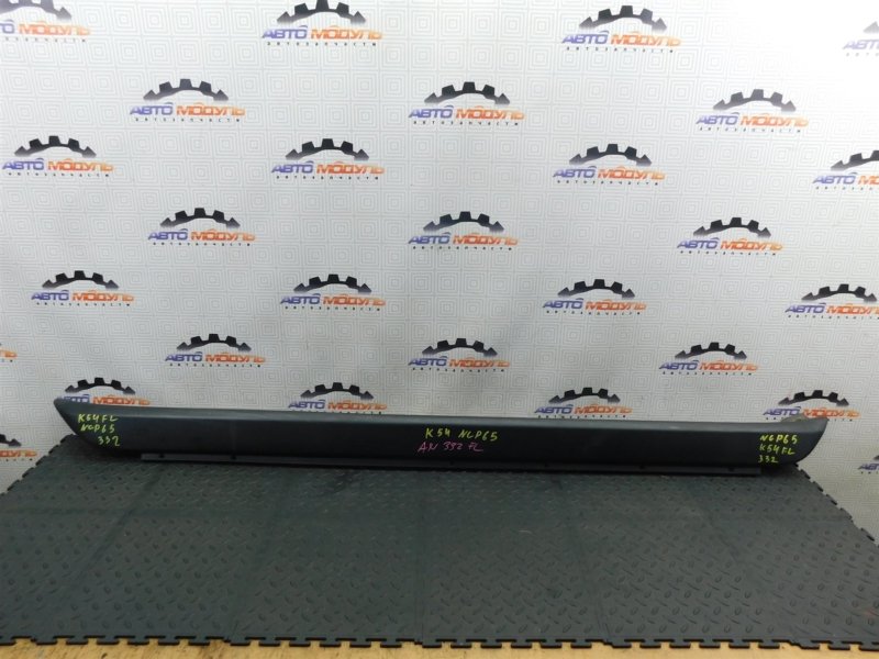Накладка на порог TOYOTA IST NCP65-0020494 1NZ-FE 2003 левая (б/у)