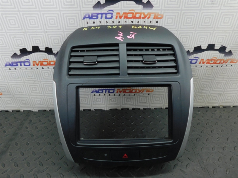 Консоль магнитофона MITSUBISHI RVR GA4W-0105368 4J10 2012 (б/у)