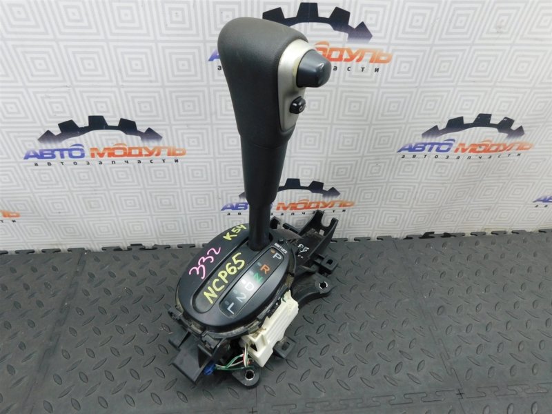Рычаг переключения КПП TOYOTA IST NCP65-0020494 1NZ-FE 2003 (б/у)
