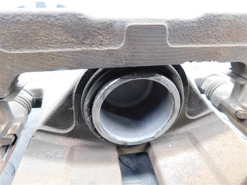 Суппорт HONDA STREAM RN3 передний правый (б/у) Суппорт HONDA STREAM RN3 передний правый (б/у)