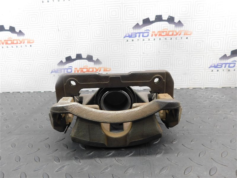 Суппорт HONDA STREAM RN3 передний правый (б/у) Суппорт HONDA STREAM RN3 передний правый (б/у)