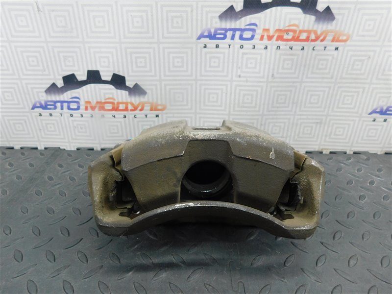 Суппорт HONDA STREAM RN1 передний правый (б/у) Суппорт HONDA STREAM RN1 передний правый (б/у)