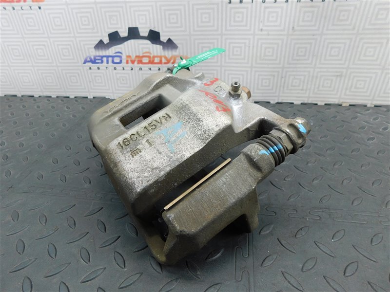 Суппорт HONDA STREAM RN1 передний правый (б/у) Суппорт HONDA STREAM RN1 передний правый (б/у)