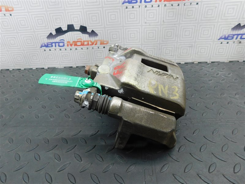 Суппорт HONDA STREAM RN1 передний правый (б/у) Суппорт HONDA STREAM RN1 передний правый (б/у)