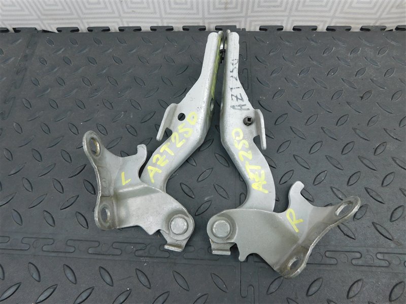 Петля капота TOYOTA AVENSIS AZT250 (б/у)