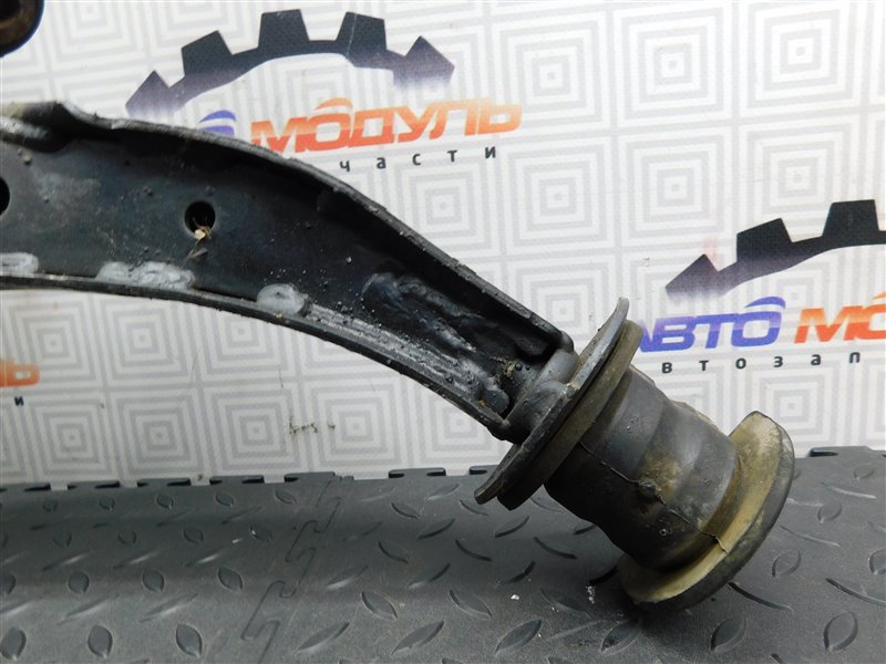 Рычаг HONDA HR-V GH3 D16A передний правый (б/у) Рычаг HONDA HR-V GH3 D16A передний правый (б/у)