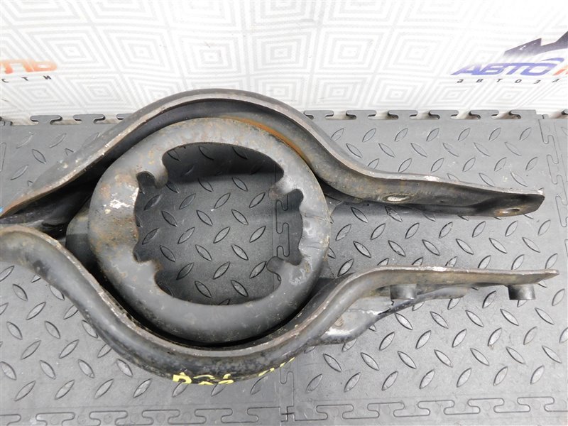 Рычаг HONDA ODYSSEY RA3 задний правый (б/у) Рычаг HONDA ODYSSEY RA3 задний правый (б/у)