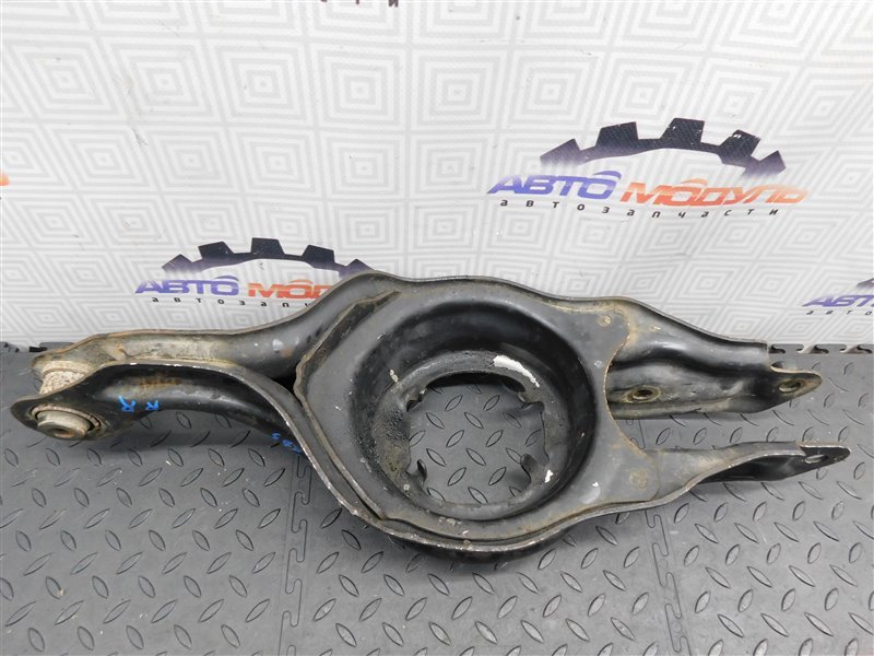 Рычаг HONDA ODYSSEY RA3 задний правый (б/у) Рычаг HONDA ODYSSEY RA3 задний правый (б/у)