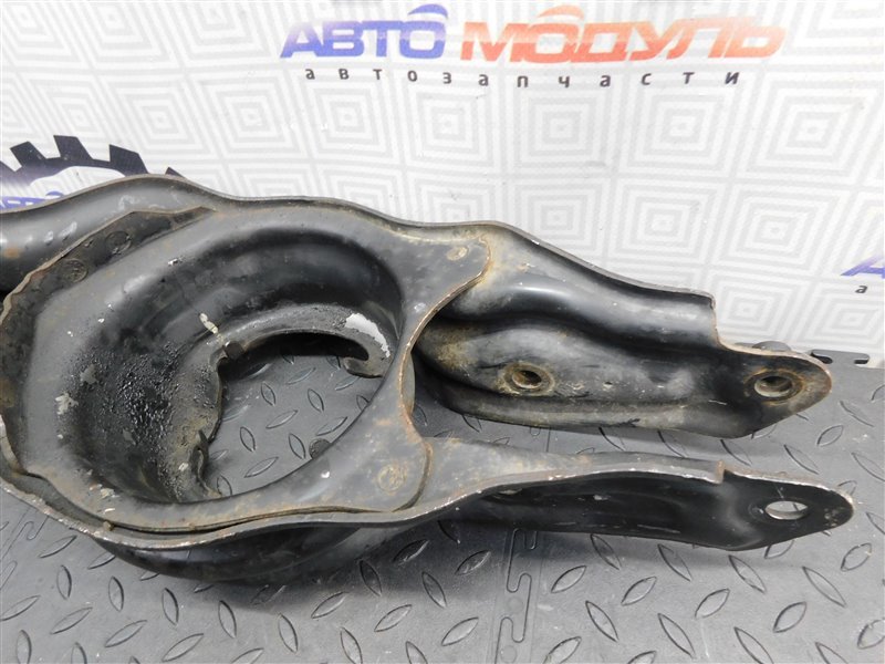 Рычаг HONDA ODYSSEY RA3 задний правый (б/у) Рычаг HONDA ODYSSEY RA3 задний правый (б/у)