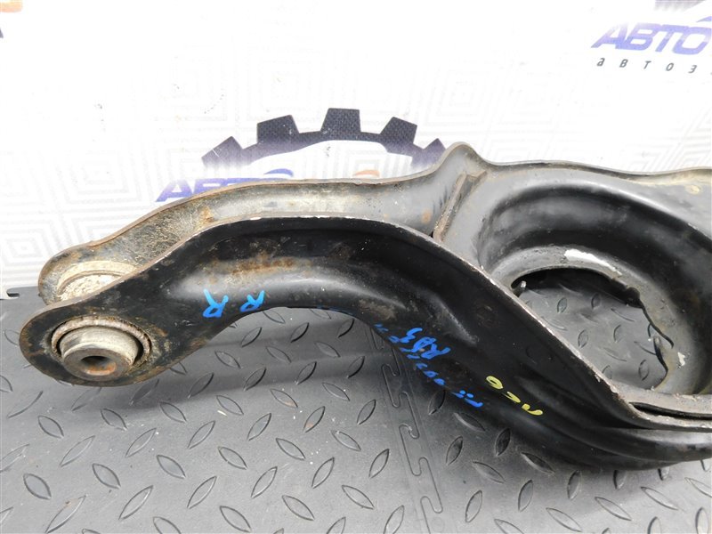 Рычаг HONDA ODYSSEY RA3 задний правый (б/у) Рычаг HONDA ODYSSEY RA3 задний правый (б/у)