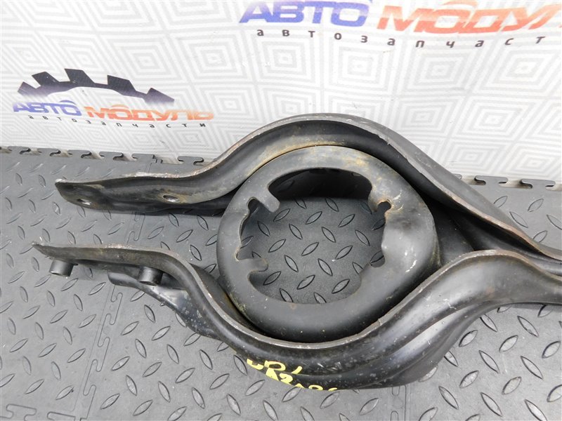 Рычаг HONDA ODYSSEY RA3 задний левый (б/у) Рычаг HONDA ODYSSEY RA3 задний левый (б/у)