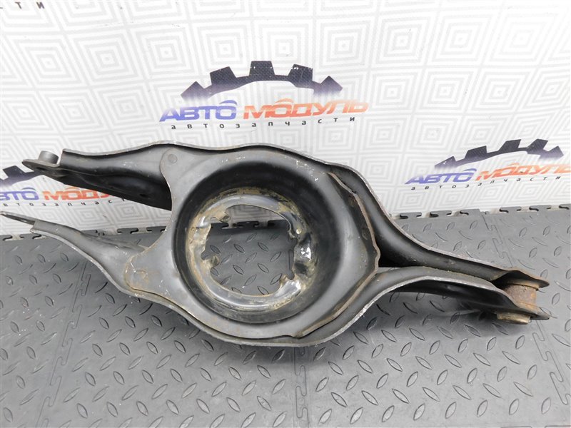 Рычаг HONDA ODYSSEY RA3 задний левый (б/у) Рычаг HONDA ODYSSEY RA3 задний левый (б/у)