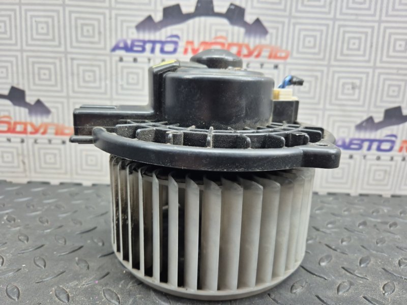 Мотор печки HONDA STEPWGN RF4 (б/у) Мотор печки HONDA STEPWGN RF4 (б/у)