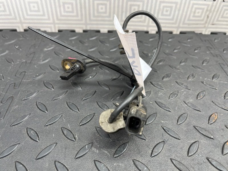 Датчик abs HONDA STEPWGN RK5 задний левый (б/у) Датчик abs HONDA STEPWGN RK5 задний левый (б/у)