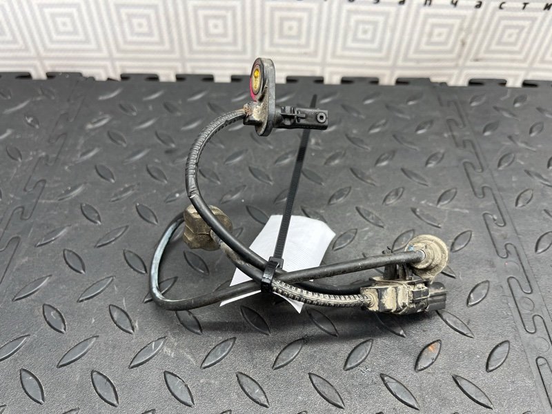 Датчик abs HONDA STEPWGN RK5 задний левый (б/у) Датчик abs HONDA STEPWGN RK5 задний левый (б/у)