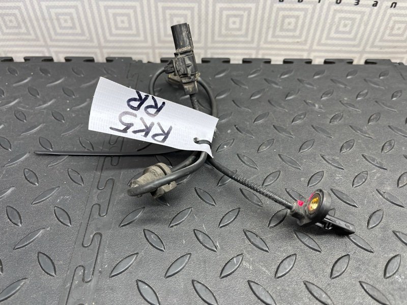Датчик abs HONDA STEPWGN RK5 задний правый (б/у) Датчик abs HONDA STEPWGN RK5 задний правый (б/у)