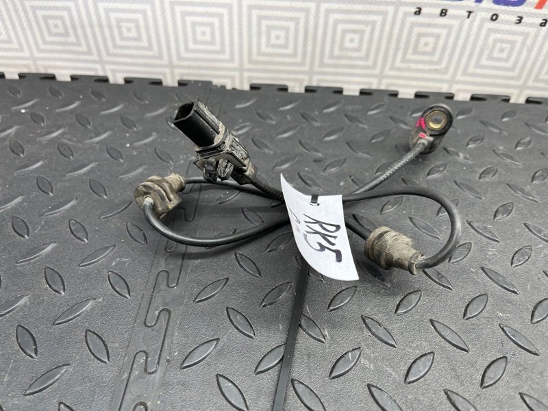 Датчик abs HONDA STEPWGN RK5 задний правый (б/у) Датчик abs HONDA STEPWGN RK5 задний правый (б/у)