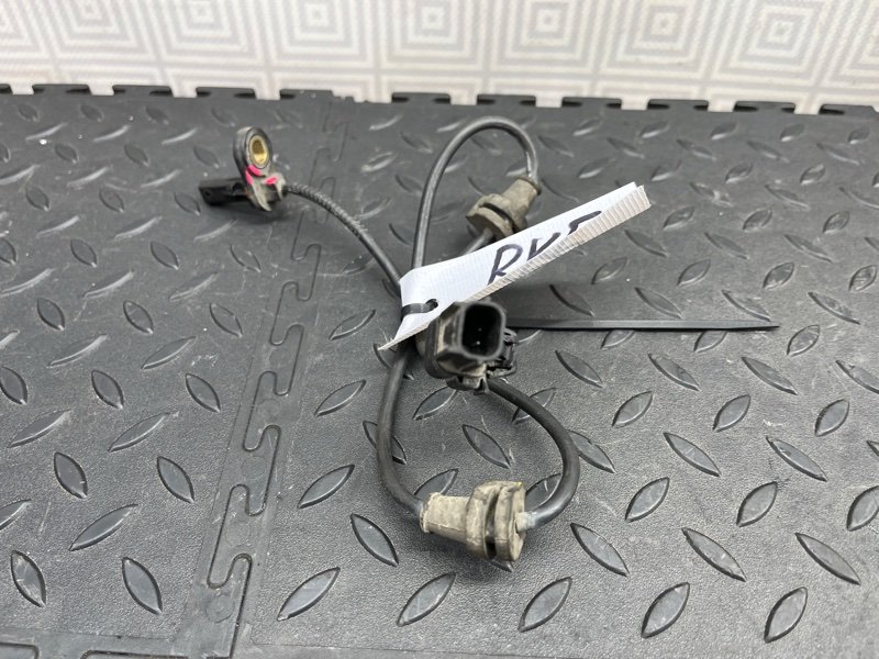 Датчик abs HONDA STEPWGN RK5 задний правый (б/у) Датчик abs HONDA STEPWGN RK5 задний правый (б/у)