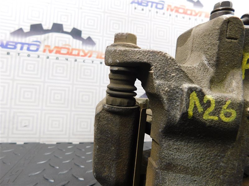 Суппорт NISSAN JUKE YF15 передний левый (б/у) Суппорт NISSAN JUKE YF15 передний левый (б/у)