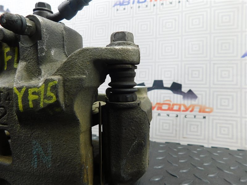 Суппорт NISSAN JUKE YF15 передний левый (б/у) Суппорт NISSAN JUKE YF15 передний левый (б/у)