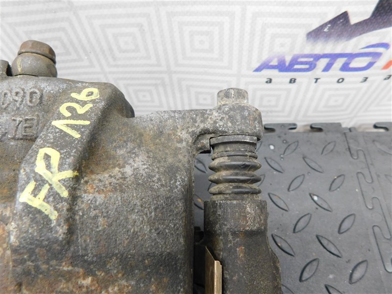 Суппорт HONDA HR-V GH3 передний правый (б/у) Суппорт HONDA HR-V GH3 передний правый (б/у)