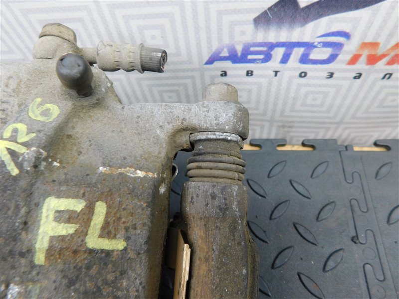 Суппорт HONDA HR-V GH3 передний левый (б/у) Суппорт HONDA HR-V GH3 передний левый (б/у)