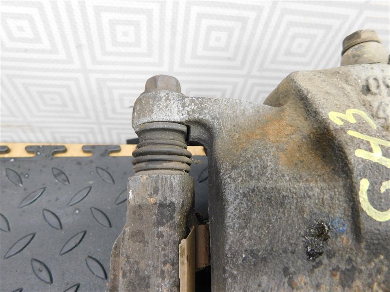 Суппорт HONDA HR-V GH3 передний левый (б/у) Суппорт HONDA HR-V GH3 передний левый (б/у)