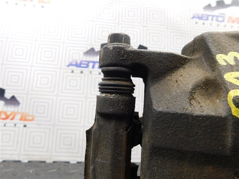 Суппорт HONDA ODYSSEY RA3 передний левый (б/у) Суппорт HONDA ODYSSEY RA3 передний левый (б/у)