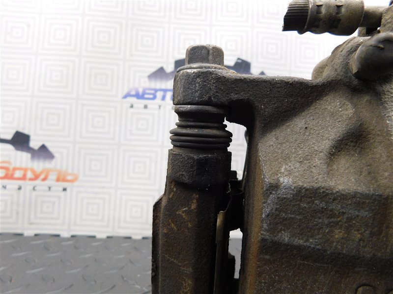 Суппорт HONDA ODYSSEY RA3 передний правый (б/у) Суппорт HONDA ODYSSEY RA3 передний правый (б/у)