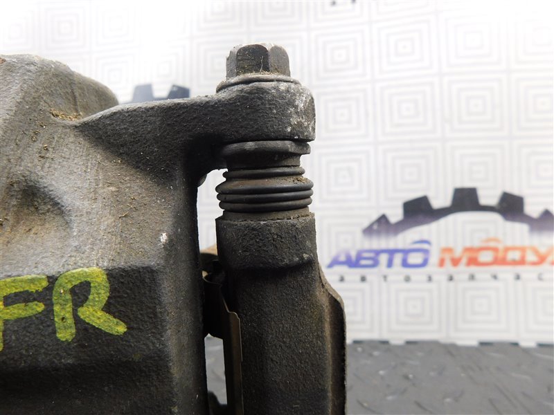 Суппорт HONDA ODYSSEY RA3 передний правый (б/у) Суппорт HONDA ODYSSEY RA3 передний правый (б/у)