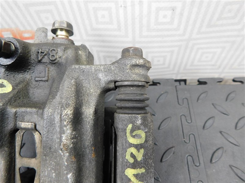 Суппорт HONDA ODYSSEY RA3 задний левый (б/у) Суппорт HONDA ODYSSEY RA3 задний левый (б/у)