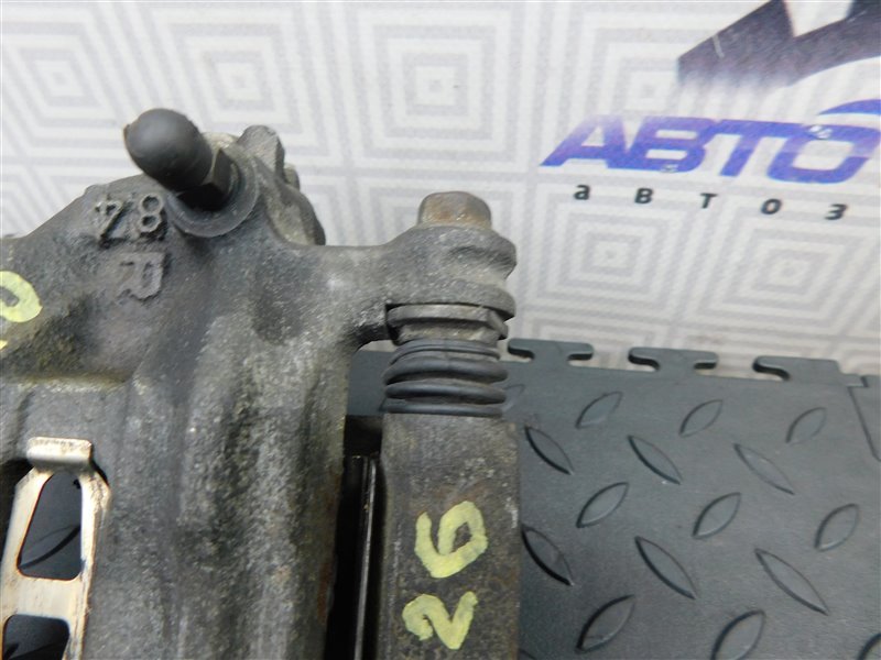 Суппорт HONDA ODYSSEY RA3 задний правый (б/у) Суппорт HONDA ODYSSEY RA3 задний правый (б/у)