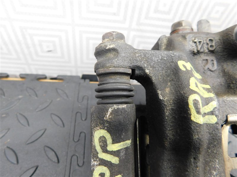 Суппорт HONDA ODYSSEY RA3 задний правый (б/у) Суппорт HONDA ODYSSEY RA3 задний правый (б/у)