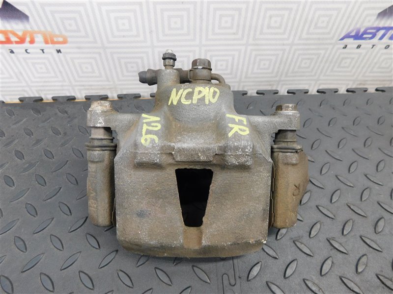 Суппорт TOYOTA VITZ NCP10 передний правый (б/у)