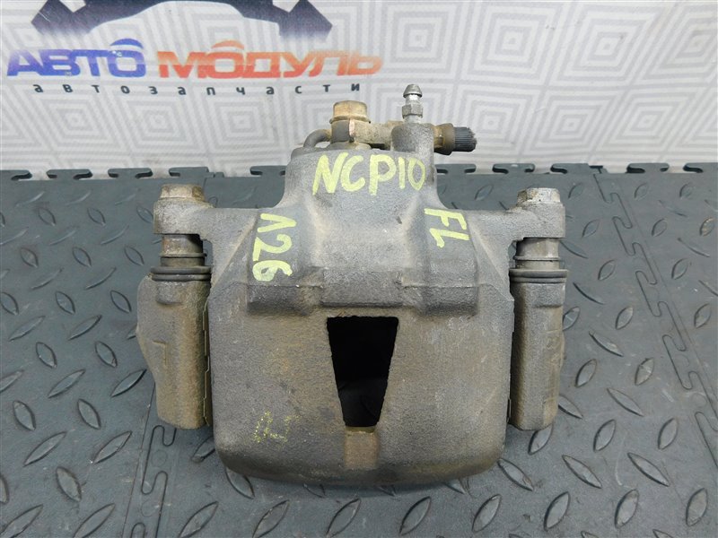 Суппорт TOYOTA VITZ NCP10 передний левый (б/у)
