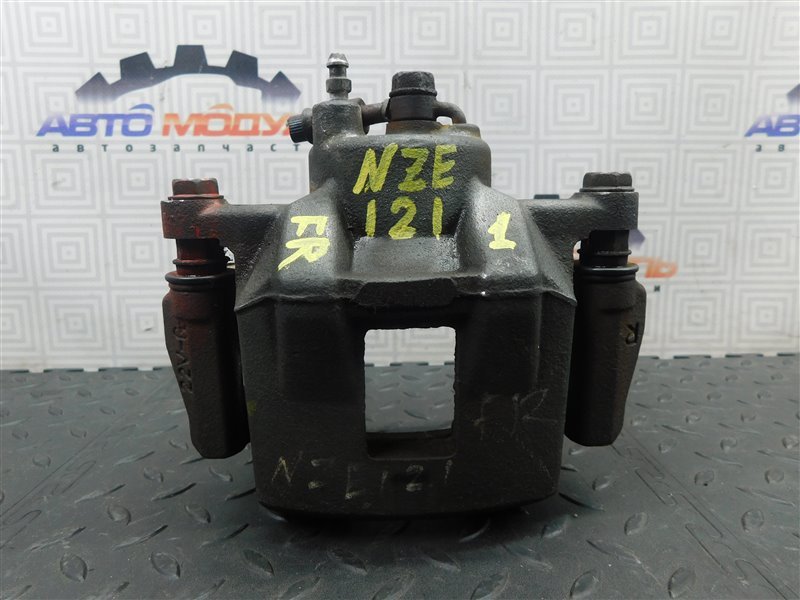 Суппорт TOYOTA COROLLA RUNX NZE121 передний правый (б/у)