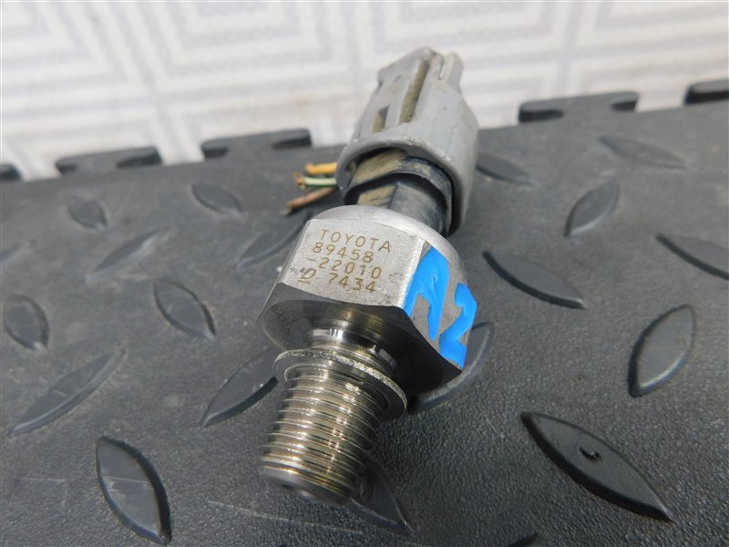 Датчик давления топлива TOYOTA AVENSIS AZT250 1AZ-FSE (б/у) Датчик давления топлива TOYOTA AVENSIS AZT250 1AZ-FSE (б/у)