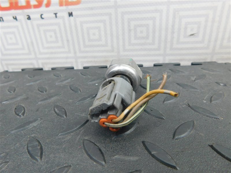 Датчик давления топлива TOYOTA AVENSIS AZT250 1AZ-FSE (б/у) Датчик давления топлива TOYOTA AVENSIS AZT250 1AZ-FSE (б/у)