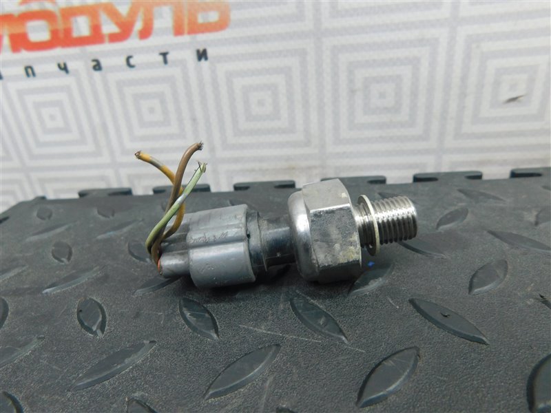 Датчик давления топлива TOYOTA AVENSIS AZT250 1AZ-FSE (б/у) Датчик давления топлива TOYOTA AVENSIS AZT250 1AZ-FSE (б/у)