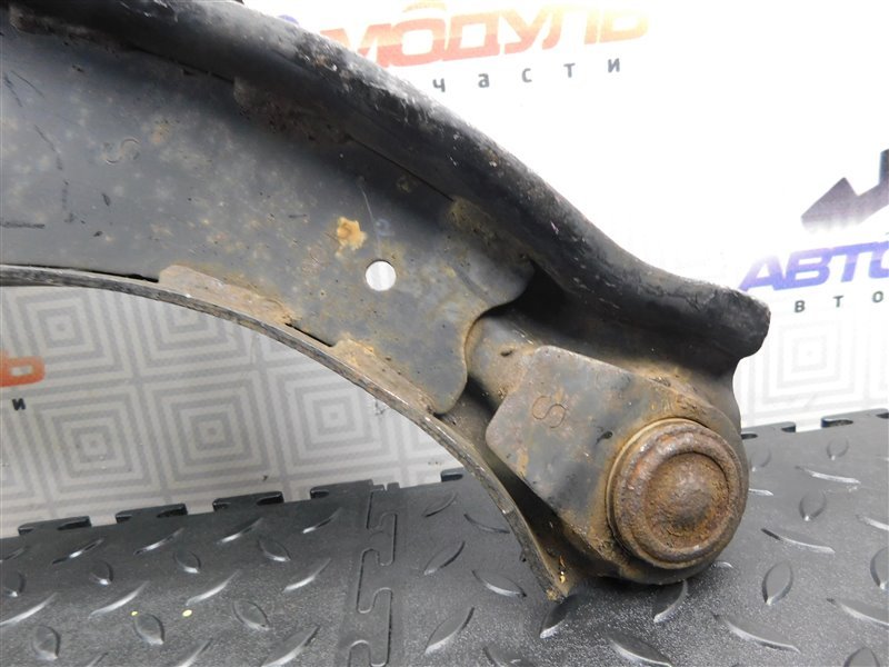 Рычаг HONDA HR-V GH4 D16A передний левый (б/у) Рычаг HONDA HR-V GH4 D16A передний левый (б/у)