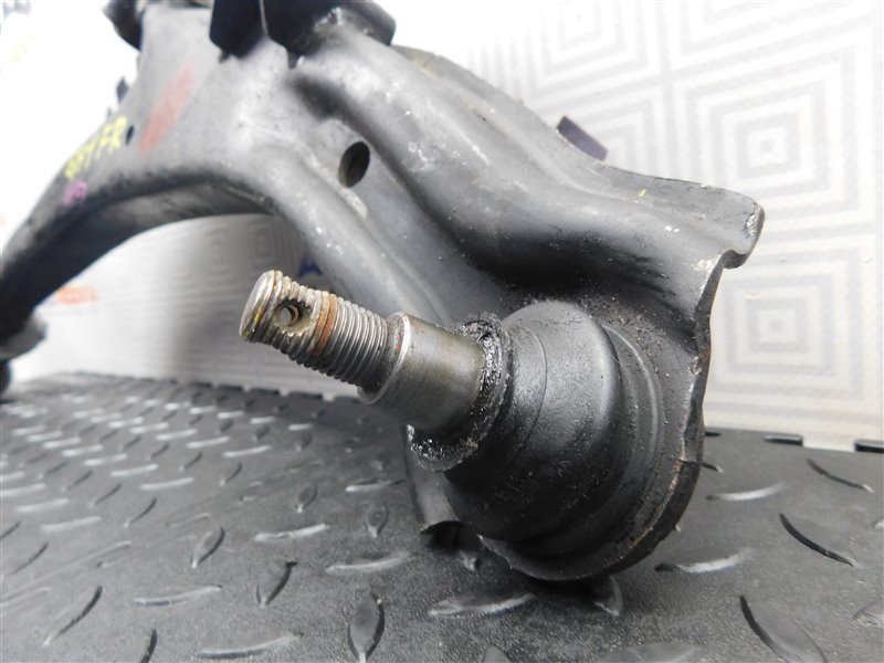 Рычаг HONDA HR-V GH1 D16A передний правый (б/у) Рычаг HONDA HR-V GH1 D16A передний правый (б/у)